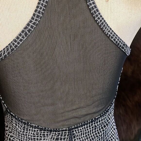 Lululemon tank top 6 (5365) - Picture 6 of 7